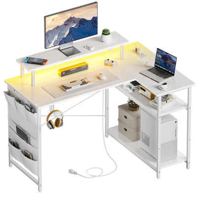 Bureau d'ordinateur en forme de L de 43 po avec prise de courant, bureau de coin de jeu avec lumières DEL, table de bureau personnel avec tablettes de rangement et support pour chambre à coucher