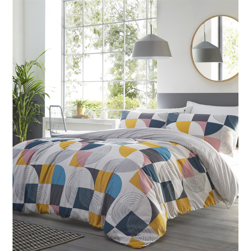Chilhowie Geometric Reversible Duvet Cover Set, King Duvet Cover + 2 Standard Pillowcases