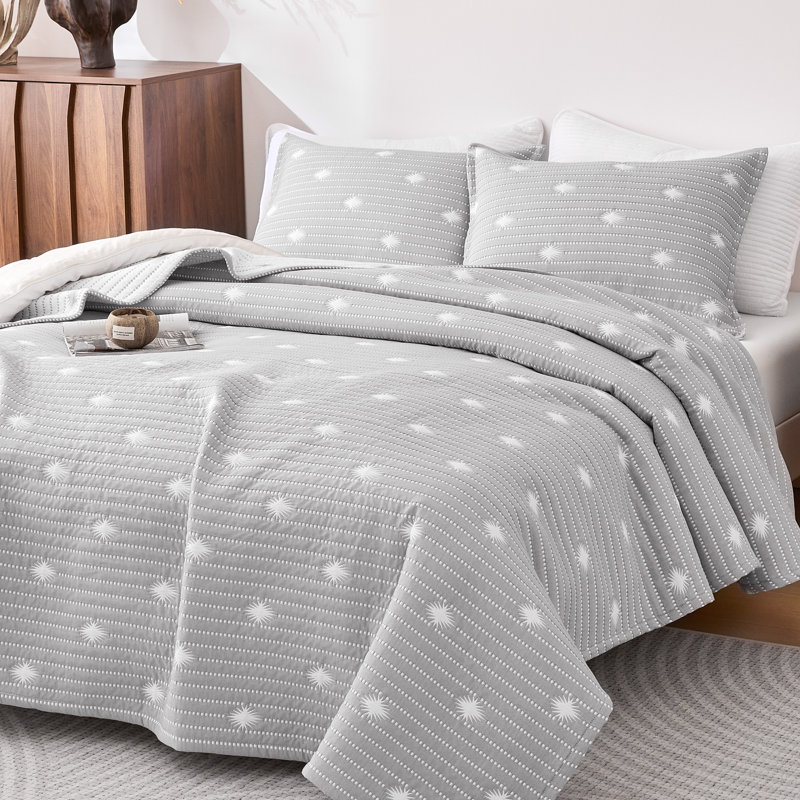 Sleep Zone California King Size Cotton Jacquard Quilt Set 3 Pieces for All Season 118 x 106 Gray Striped Dots