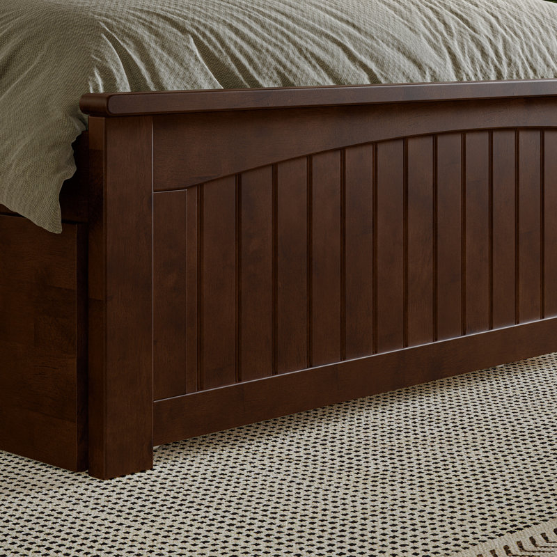 Lit plateforme en bois massif Kindig Cottage avec pied de lit et tiroirs de rangement assortis, Noyer, Double