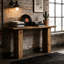 Console unique de 160 cm de profondeur, structure en bois massif, grand espace de rangement et éléments de décoration intérieure soignés, alliant style rustique et moderne.