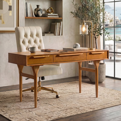 Bureau Farrington de style moderne du milieu du siècle, en bois massif, de 60 pouces de large, avec station de recharge et 3 tiroirs de rangement