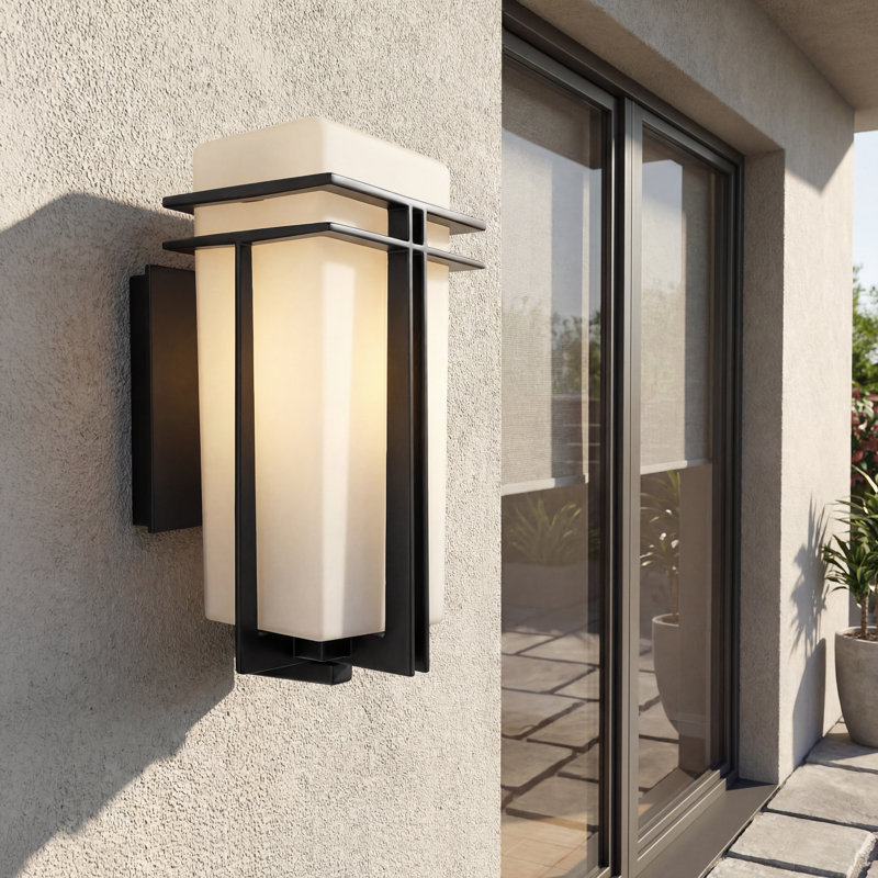 Lanterne murale extérieure noire Tremillo 11,75 po à 1 lumière, H 11,7 po x l 5,7 po x P 6,75 po / Incandescente
