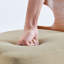 Chaise rembourrée avec structure en bois-439279404-468840567