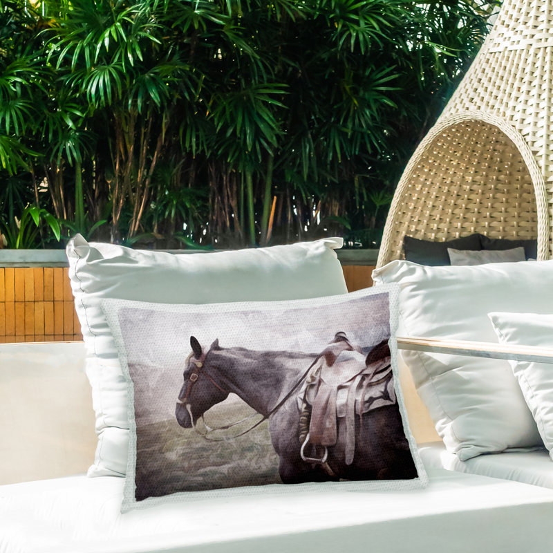 Coussin d'extérieur imprimé cheval avec selle par Milli Villa
