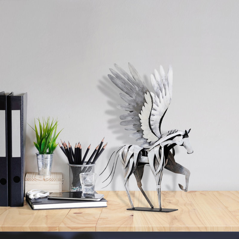 Sculpture de bureau Pegasus - statue en métal fabriquée à la main pour le bureau et la maison (pièce unique), White