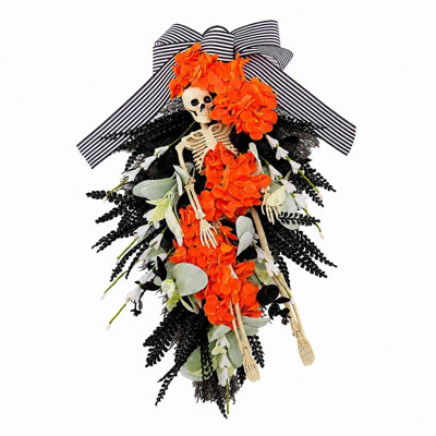 Couronne d'Halloween pour porte d'entrée 19,6 pouces avec des hortensias orange, un ruban noir rayé et un feuillage noir, une couronne de décoration d'Halloween effrayante pour une utilisation extérieure ou intérieure, une décoration pour la fête d'Halloween
