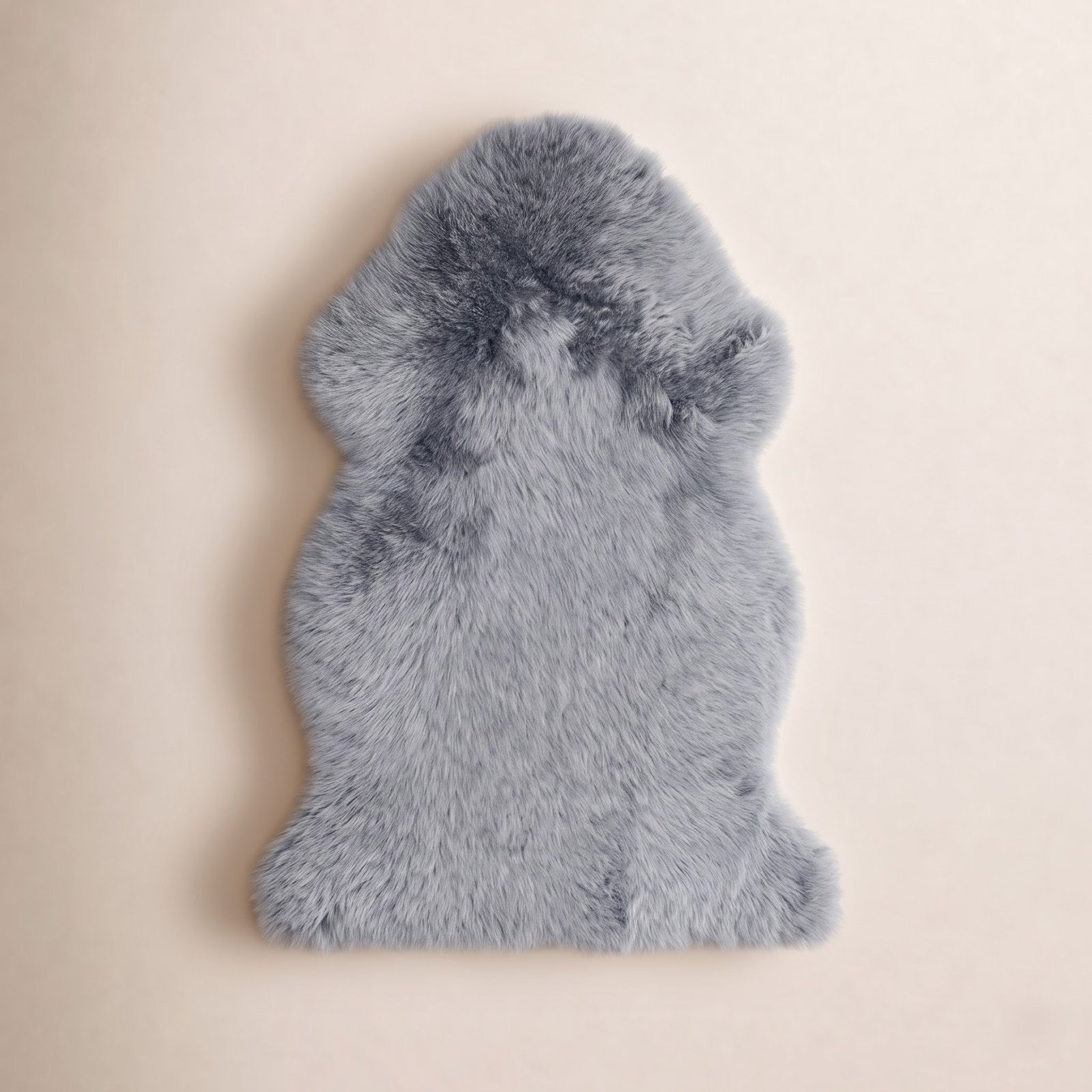 Elaiya Quicksilver Sheepskin Rug, Novelty 2' x 3'