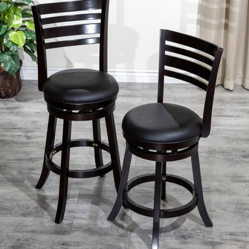 Tabouret pivotant de 24 po à hauteur de comptoir avec finition, siège en cuir noir - polyvalent pour un usage domestique, dossier à lattes élégant et siège confortable