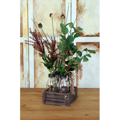 Arrangement floral mélangé dans un vase en verre