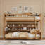 Lit double superposé au-dessus de grand lit double avec tablettes intégrées, lumières à changement de couleur et panneau perforé-296350786