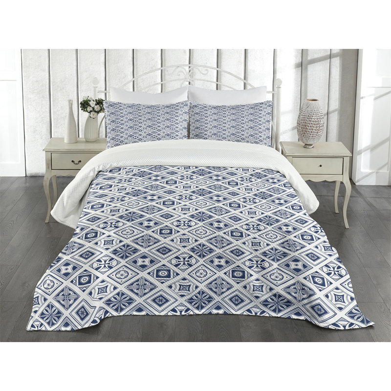 King White and Blue Quilted Bedspread Set with Pillow Shams