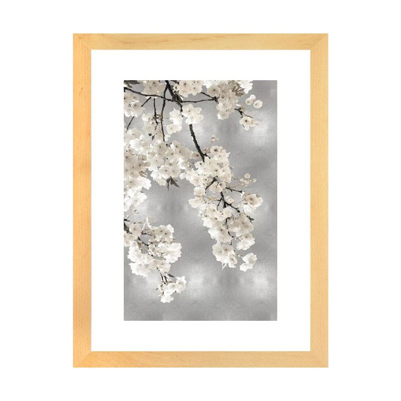 Reproduction d’art, "fleurs blanches sur argent I" par Kate Bennett, Toile avec cadre en bois beige, Blanc