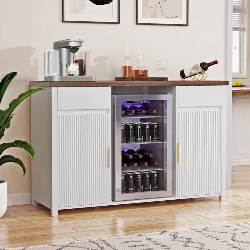 Armoire-bar moderne cannelée de 53,2 po avec réfrigérateur et rangement pour le vin, White