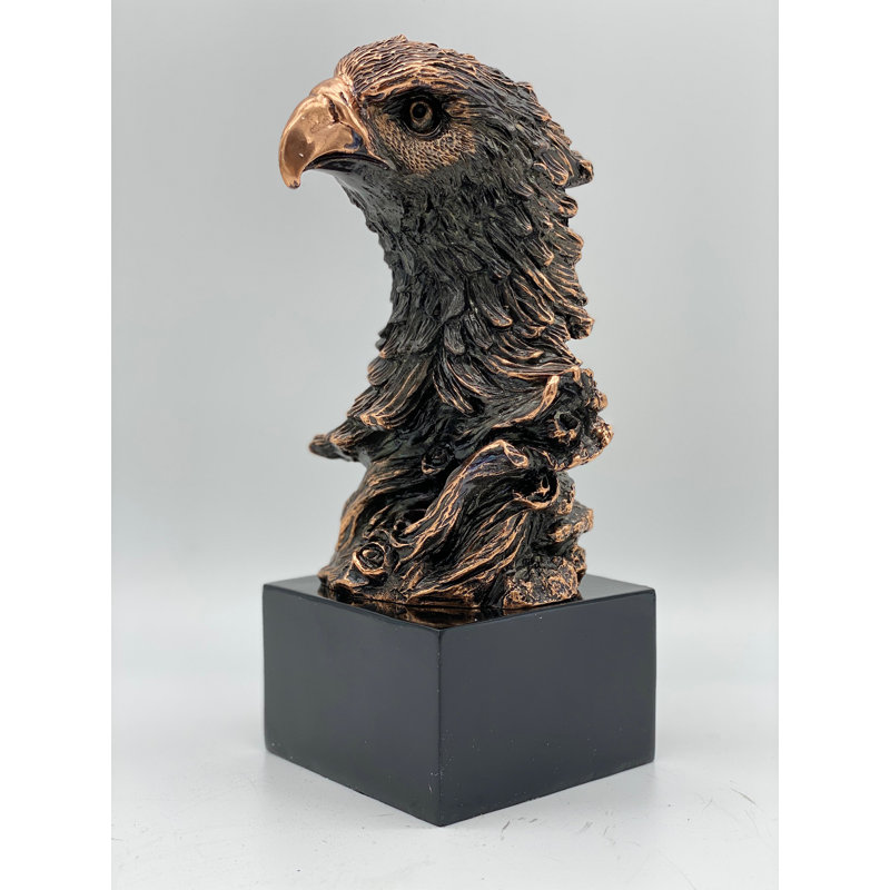 Buste d'aigle sur piédestal