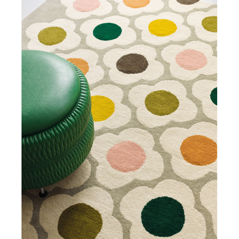 Area Rug in Beige/White/Green, Rectangle 6'7" x 9'2"
