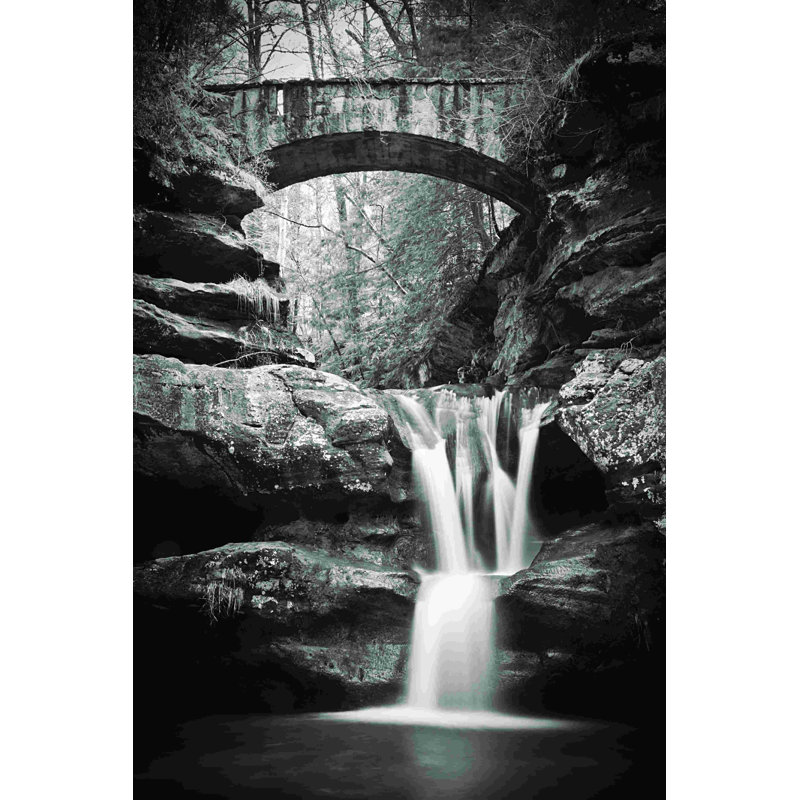 Waterfalls 2 - Photographie sur toile tendue, H 36 po x l 24 po