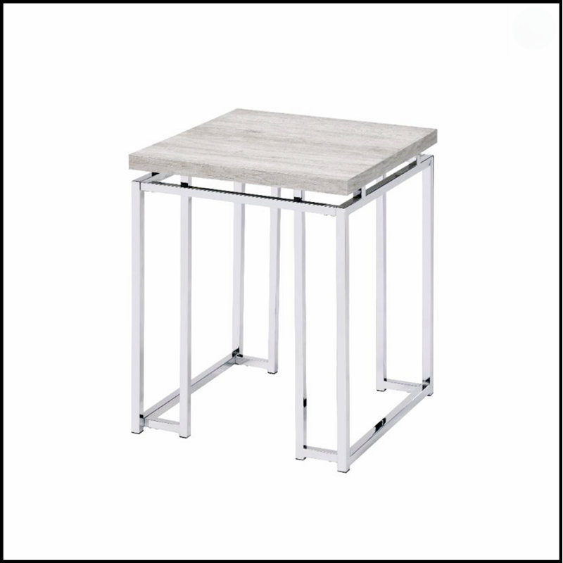 Table de bout carrée avec base en métal, plateau en placage de chêne naturel et design minimaliste moderne pour une utilisation polyvalente dans n'importe quelle pièce.