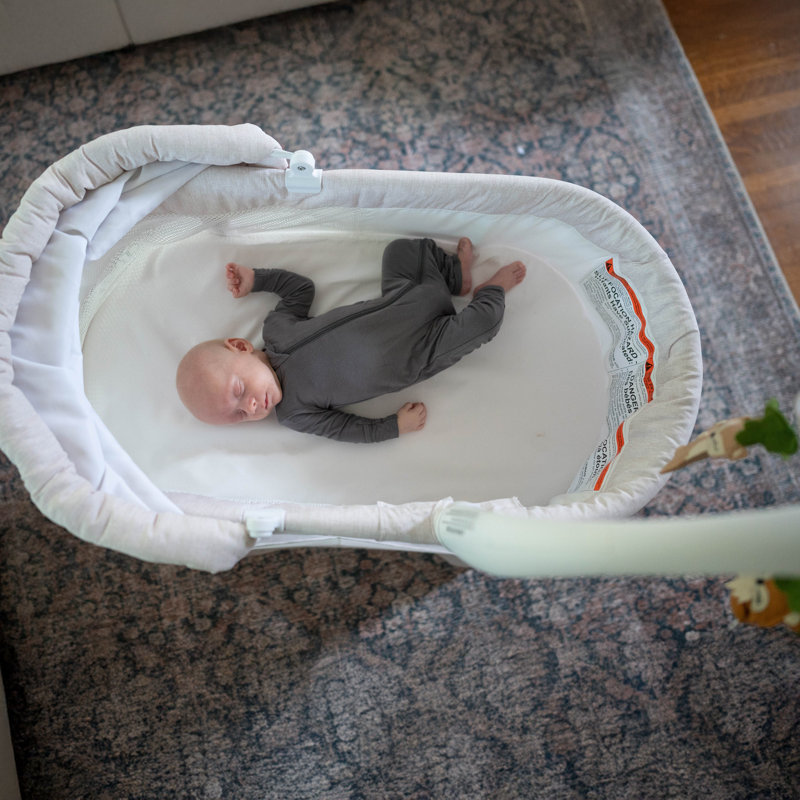 Bassinet with Bedding with Mattress, Wheat Melange
