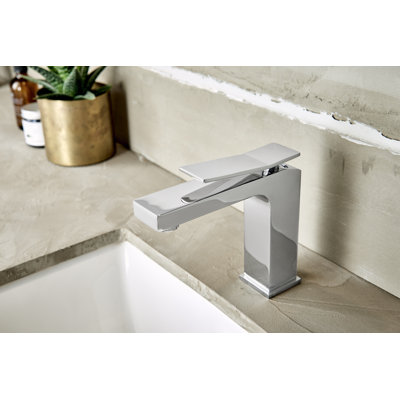 Gerber Avian Single Hole Bathroom Faucet With Drain Assembly In Chrome