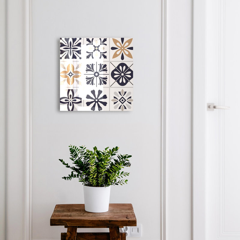 Key box for wall, Opens to the right, 30x30x5, Black, Geometric patterns in dark and light tones, 