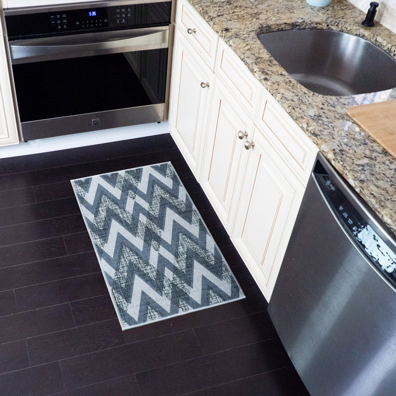 Evandro Cotton Chevron Indoor Rug, Rectangle 2' x 3'