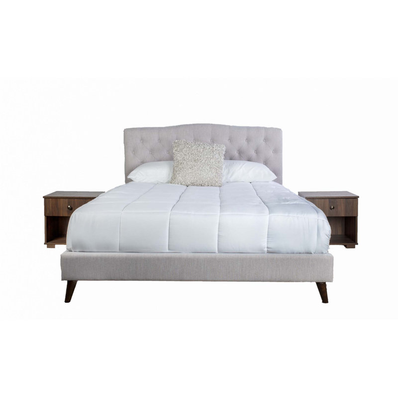 Très grand lit tapissier avec 2 tables de chevet