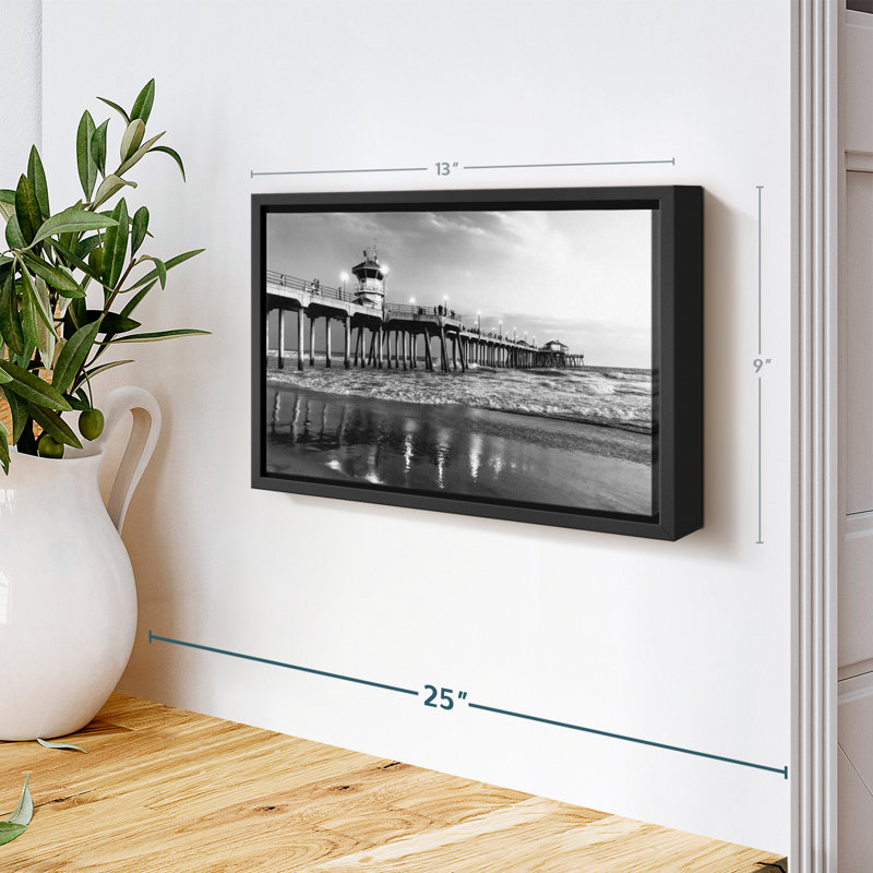 Nautique «Black California - Huntington Beach Pier I Wall Art», H 9 po x l 13 po