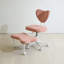 Un fauteuil de méditation, un siège ergonomique à pieds croisés avec support lombaire et un coussin de siège réglable en hauteur, idéal pour les personnes qui font du travail de bureau à haute intensité. Rose