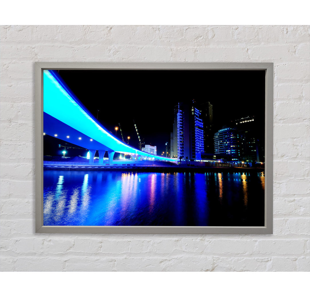 Electric Blue Bridge - Einzelner Bilderrahmen Kunstdrucke auf Leinwand