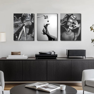 Art mural noir et blanc à la mode de luxe argent cheveux rouleaux fille affiches impressions talons hauts femme sur disco buvant des cocktails rétro audacieux mode féminine mode pour chambre à coucher salon dortoir décor