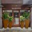 Vicksburg Metal Planter Box-552599370
