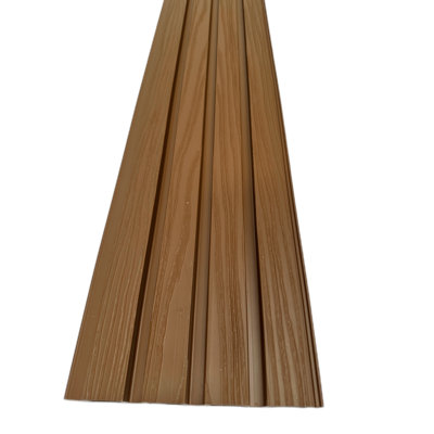 Panneau de revêtement extérieur 94,5 "x 8,5" en panneau de composite européen, résistant aux intempéries et aux rayons UV