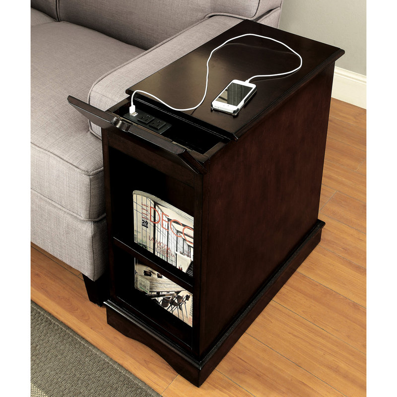 Table d'appoint transitionnelle avec prise intégrée, finition cerisier, porte-gobelet escamotable et armoire de rangement, support de 24 po de largeur, couleur de sortie, 12 profondeurs