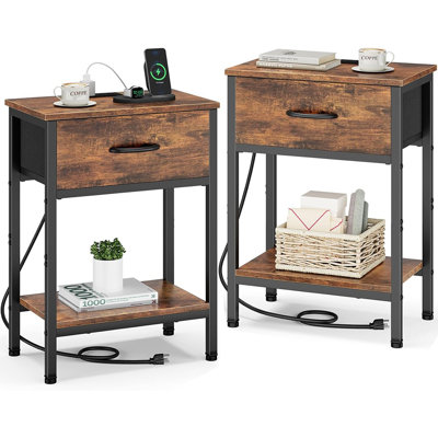 Ensemble de 2 tables de chevet Vagusicc avec station de charge, table de chevet avec tiroir en tissu, petite table de bout avec tablettes de rangement à 2 niveaux, table de chevet de 25,4 po de hauteur, table de chevet pour chambre à coucher, brun rusti