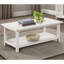 Table basse en bois blanc patiné avec tablette Castleton