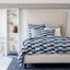 Tapis bleu marine et ivoire à motif de chevrons tissé à la main pour l'intérieur et l'extérieur Herringbone-41132323