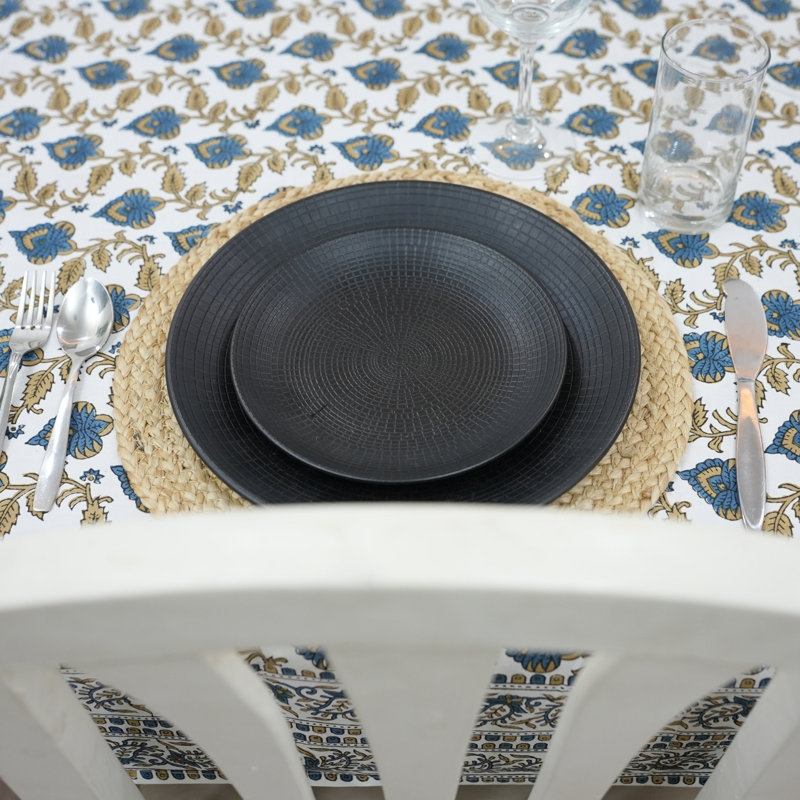 Housse de table Blue Blossom - Élégance sans effort pour chaque décor, Madhubala, gris, L 72 po x L 118 po