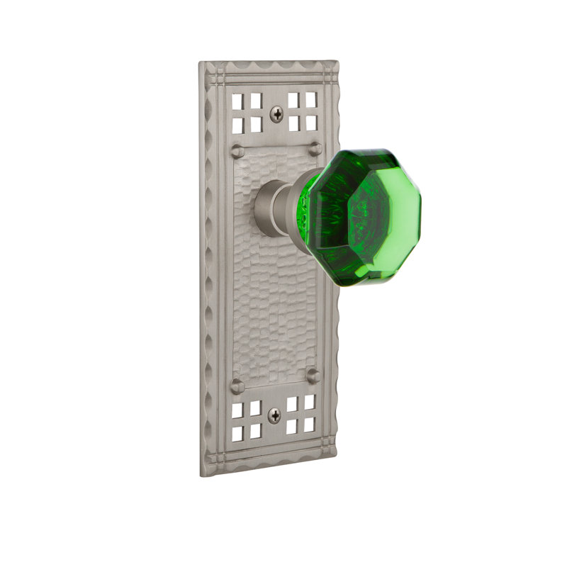 Plaque artisanale avec bouton de porte émeraude Waldorf, 2 3/4 po, Nickel satiné