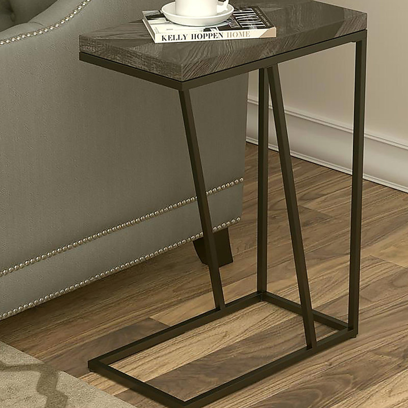 Table décorative campagnarde à chevrons gris et plage noire., Brun