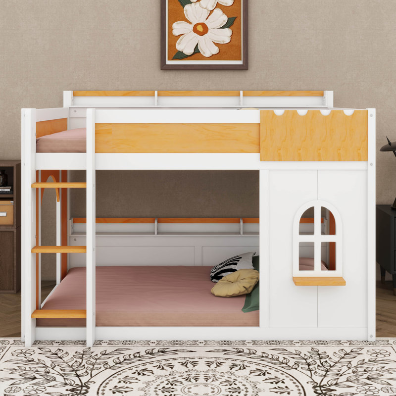 Lit superposé avec étagères de rangement, fenêtre et portes, plancher en bois massif. Lit superposé avec rangement, échelle et barrières de sécurité.