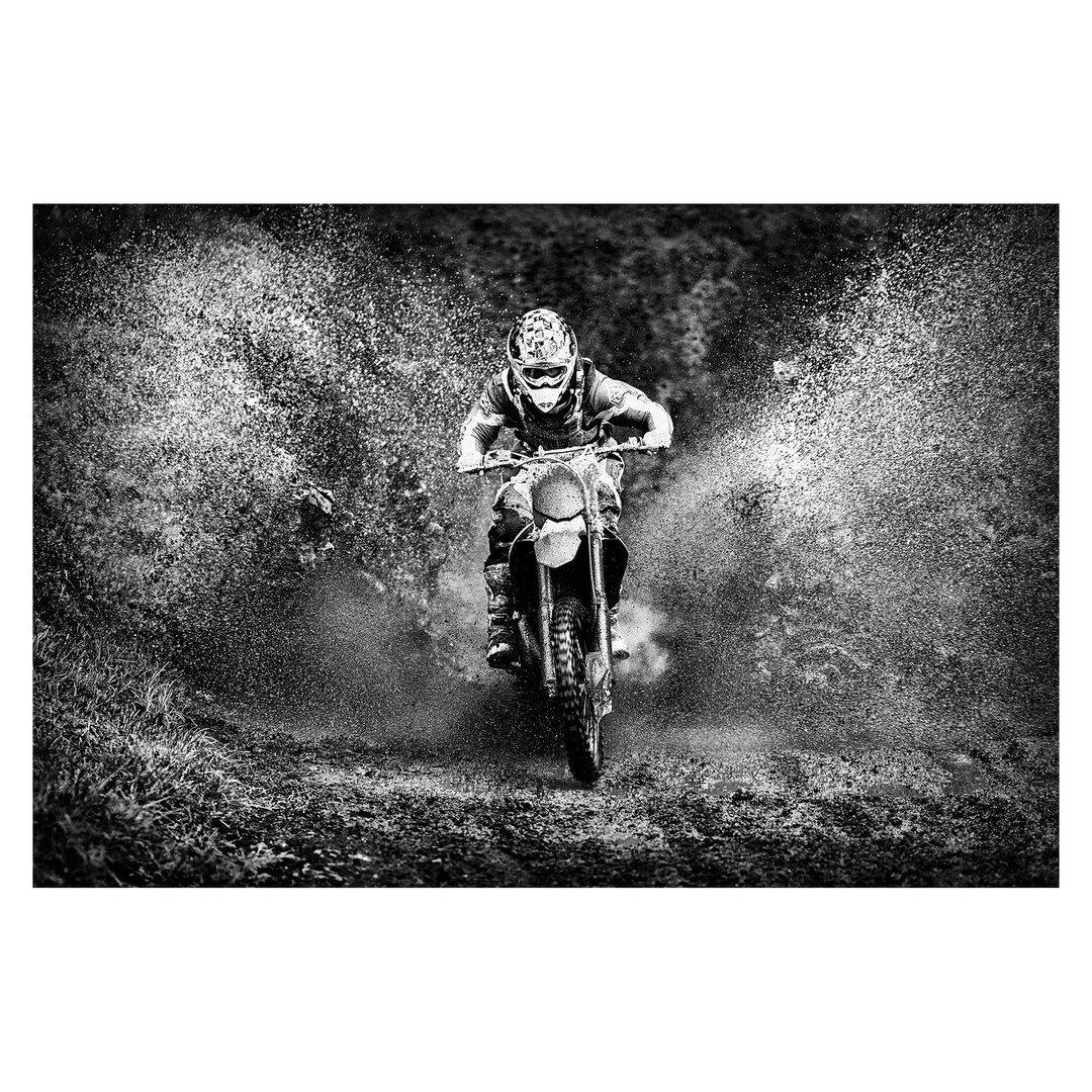 Strukturierte Fototapete Motocross im Schlamm 1,9 m x 288 cm