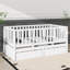Lit de jour simple en bois avec garde-corps en forme de clôture pour la sécurité et deux tiroirs intégrés pratiques pour le rangement-229489504