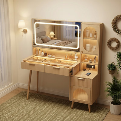 Meuble-lavabo cannelé 48 po avec miroir à DEL 34,25 po, éclairage 3 couleurs à commande tactile, station de charge USB-C / USB-A intégrée, plateau en verre trempé fumé et support pour sèche-cheveux - coiffeuse en bois moderne pour la chambre à coucher, naturel Finition chêne
