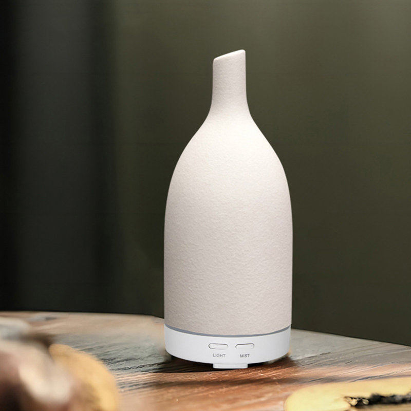 Élégant diffuseur d'arôme en céramique pour la maison et le bureau avec brume fine, performance silencieuse et mode de pulvérisation