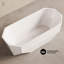 Baignoire de trempage autoportante en forme de diamant 67 po Brusque en blanc brillant, bonde incluse