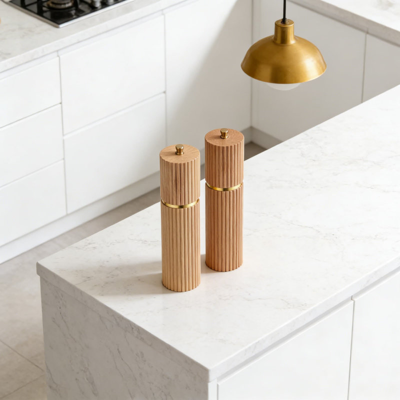 Ensemble de moulins à sel et à poivre en bois de qualité supérieure avec réglages réglables de la mouture grossière à fine, moulins manuels rechargeables avec mécanisme de broyage lisse résistant à la rouille