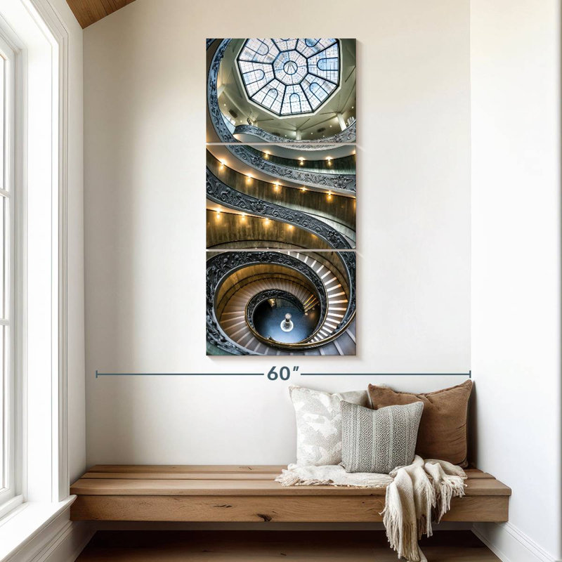Momo, escalier en colimaçon au vatican Rome I