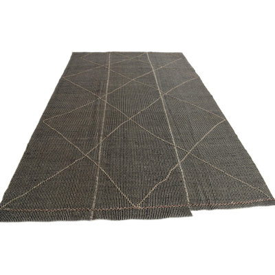 Tapis noir Kalmanovitz