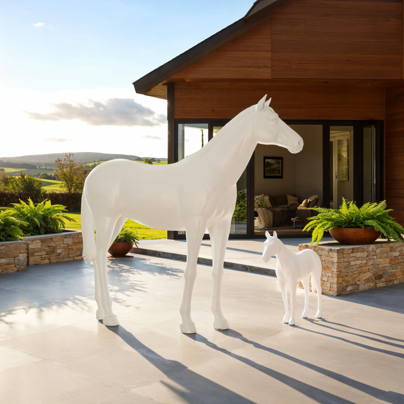 Sculpture de cheval, debout, blanc brillant